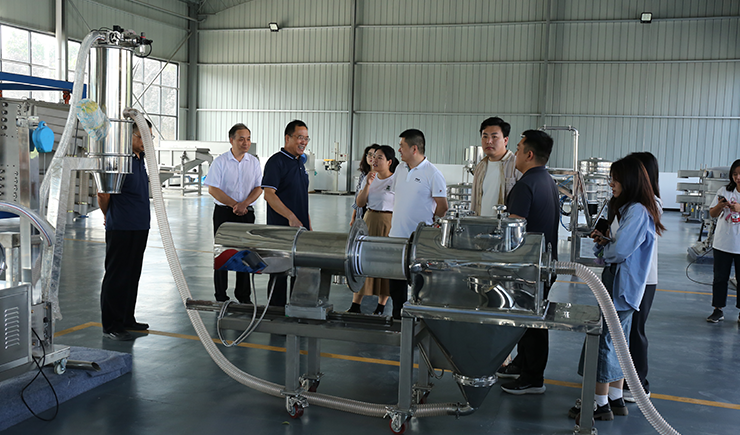 【頂端新聞】數(shù)智賦能新鄉(xiāng)造，看新鄉(xiāng)如何打響產(chǎn)業(yè)轉(zhuǎn)型新名片