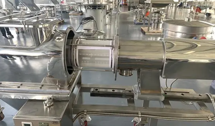 高服廠區(qū)內(nèi)各類篩分機(jī)器展示(央廣網(wǎng)發(fā) 劉盼盼 攝)